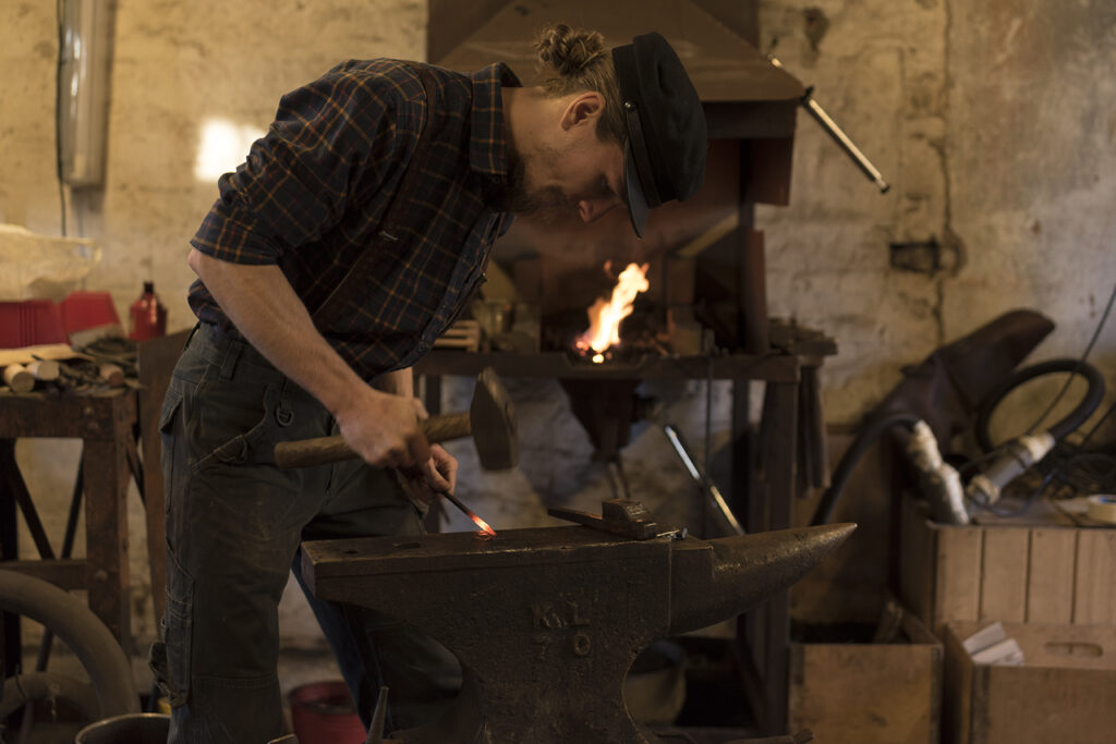 blacksmith søren hammer martillo workshop